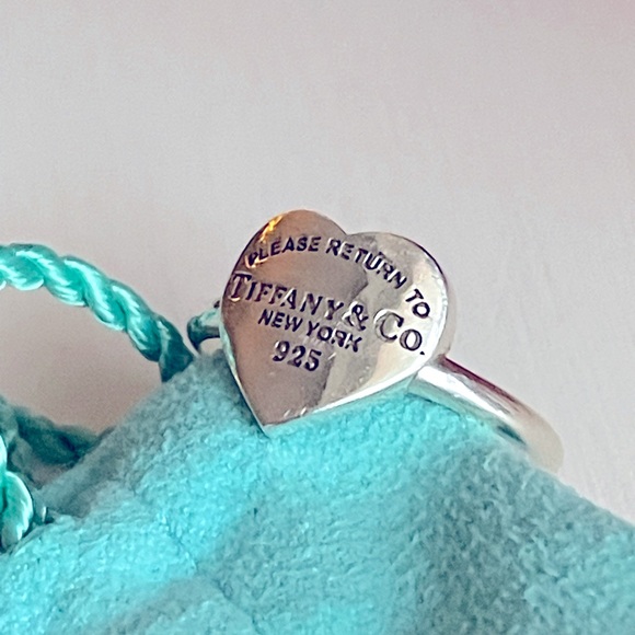 Tiffany & Co. Sterling Silverer Return To Tiffany Heart Ring Size 9. - Picture 2 of 5